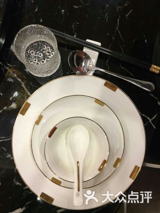 米兰德比首发：伊布PK卢卡库桑切斯阿什利杨出战：ky开元集团(图2)